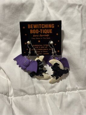 Set of 2 vintage Halloween earrings - bats, witches with moons